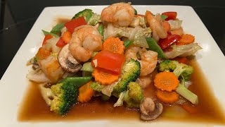 Recette facile  Crevettes sautées aux légumes [upl. by Attenwahs]