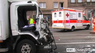 01082011 NBG LKW Unfall Maximilianstrasse Nürnberg [upl. by Suinotna824]