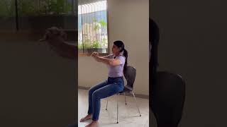 Yoga para Mejorar la Postura  2 estiramientos en silla [upl. by Lasiaf]