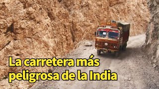 La carretera más peligrosa de la India un acantilado a 4000 metros sobre el nivel del mar [upl. by Opalina342]