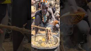 Hadzabe tribe chief preparing his favorite meal today 😋‼️😲hadzabetribe foodie food [upl. by Dnomaj]