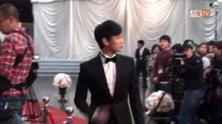 Award KBS Drama Awards 2011  Red Carpet amp Interview  Kim Soo Hyun [upl. by Aidua]