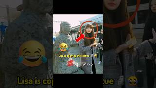 Lisa copying the statue 😂😄 blackpink lisa jisoo youtubeshorts 100kview viralvideo [upl. by Missy]