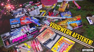 VEEL VUURWERK AFSTEKEN IN DE NACHT [upl. by Mcconaghy]