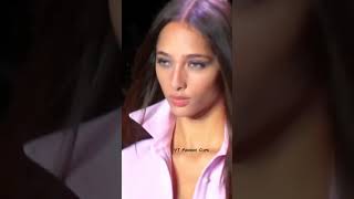 Carmen kass 90s walk vs yasmin wijnaldum 2k walk viral shorts gigihadid kendalljenner [upl. by Lazare161]