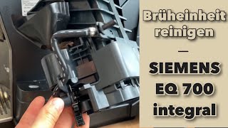 Siemens EQ 700 integral  Brüheinheit reinigen [upl. by Anwahs]