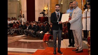 President Kovind confers the Rajiv Gandhi Khel Ratna Award 2018 upon Shri Virat Kohli [upl. by Photima888]