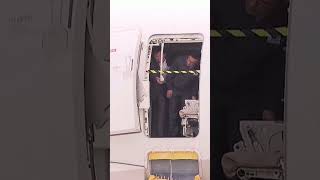 ആ ചേച്ചി എവിടെ പോയി👩 plane mid air door opened [upl. by Yttam]