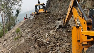 JCB BackhoesOpen Blocked Mountain Road to Pass Waiting Vehicles [upl. by Athena768]