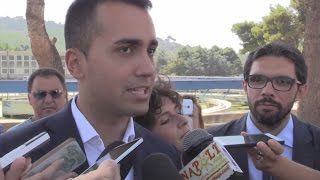 Cuma  Ispezione del M5S al depuratore Di Maio quotAcqua nostra prioritàquot 170715 [upl. by Kcitrap]