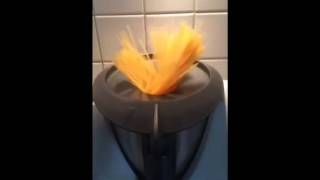 Spaghetti kochen im Thermomix [upl. by Beitris]