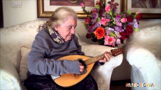 La Sardegna dei Centenari Giuseppina Madeddu 100 anni a suon di mandolino [upl. by Ellennej523]