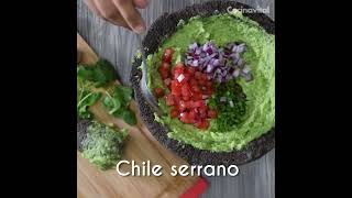 Cómo hacer Guacamole casero en molcajete ¡Fácil y rápido  Receta mexicana [upl. by Arabela]