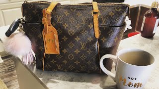 What’s In My Bag Louis Vuitton Monogram Totally PM Tote Handbag Review [upl. by Sucramaj]