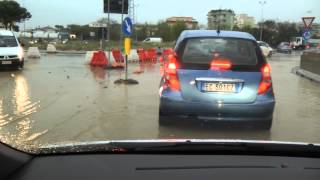 Alluvione a Rimini del 24 06 2013 disastro acqua allagamenti e fogne [upl. by Ayana]