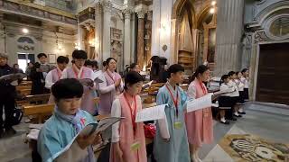 수원가톨릭소년소녀합창단  한국 참가팀 국가별 미사12월 29일 1000  Santa Maria in Portico in Campitelli 성당에서 quot주님의 기도quot [upl. by Hannon15]