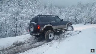 OFFROAD SNOW NISSAN PATROL Y60 VS Y61 VS TOYOTA PRADO VS DAIHATSU FEROZA [upl. by Stauffer]