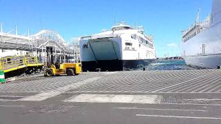 Accostage difficile pour le ferry 2 [upl. by Calore]