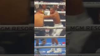 UpClose Devin Haney uses angles to perfectly land left hook on Linares boxing boxeo [upl. by Syl598]