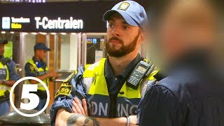 Tunnelbanan  Kvinna misshandlad av sin man på Tcentralen [upl. by Nosnej]