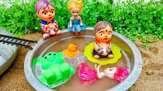 ठन्डे पानी से जोंडा पोंडा की स्नान  Toddlers Video  Krisna Toy Video  Gadi Wala Cartoon Video [upl. by Friday]