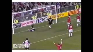 Cantona marque un but extraordinaire louche double contact [upl. by Akcirred893]