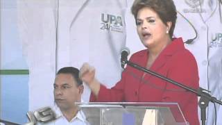 Dilma rebate protesto de estudantes [upl. by Ennairrek]