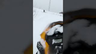 Nice litlle pull on the Summit 600r shorts skidoo sledding [upl. by Yhtomot]