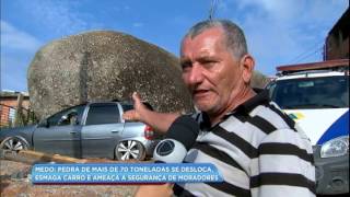 Pedra de 70 toneladas esmaga carro e ameaça segurança dos moradores [upl. by Gilligan]