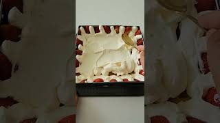 Gâteau gaufres façon fraisier كعكة الوافل shorts [upl. by Donnamarie]