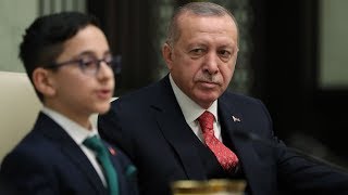 Cumhurbaşkanı Erdoğanın koltuğuna küçük Ozan oturdu [upl. by Maddock191]