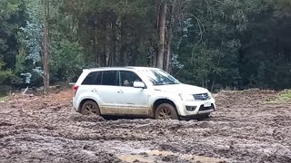 Suzuki Grand Nomade salida off road con los hijos [upl. by Namruht]