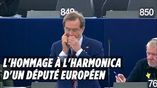 Lhommage à lharmonica dun député européen [upl. by Clarita]