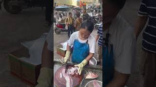 Process of a Fishmonger Quickly Filleting a Live Fish [upl. by Unders402]