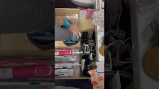 Rensar Hudvårdslåda i Badrum 🫧 cleaning skincare organizing satisfyingvideo bathroomcleaning [upl. by Mufi]