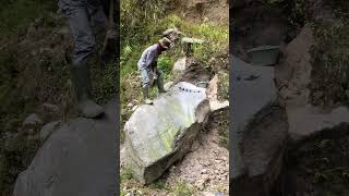 giant rock stuck after got splitted up [upl. by Piggy]