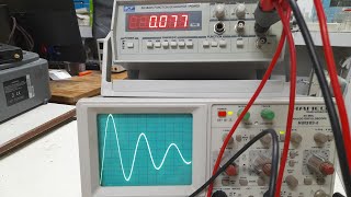 Oscillations électriques libres amorties  Oscilloscope analogique [upl. by Nicolai915]