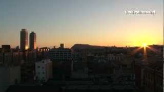 Puestas de sol en Barcelona  Panorámica de la ciudad  Anochecer en Barcelona  Time lapse [upl. by Boehmer]