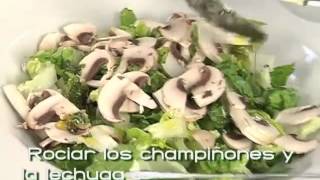 Receta de ensalada de lechuga y champiñones [upl. by Eillom587]