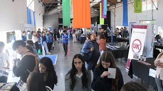 Más de 1400 estudiantes secundarios visitaron la feria Construir Futuro [upl. by Saimerej775]