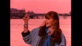 Kirsty MacColl  Hes On The Beach [upl. by Guarino111]