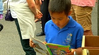 Boekenmarkt 2014 een sfeerverslag [upl. by Assenov]