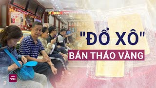 Giá vàng trong nước giảm mạnh nhiều người hốt hoảng đổ xô đi bán tháo  VTC Now [upl. by Enirod]