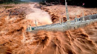 Unstoppable streams sweep everything away in their path Flood in Medina Saudi Arabia [upl. by Ahsatel]