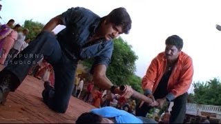 Nagarjana Action Scene  Mass Movie  Narajuna Jyothika [upl. by Killam]