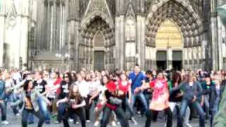 Michael Jackson Flashmob 3 amp Fans  Köln 29August 2009 [upl. by Yralam68]