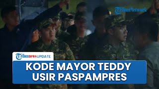 Mayor Teddy Usir Paspampres Berbadan Tegap yang Payungi Presiden Prabowo di Parade Senja Akmil [upl. by Avraham]