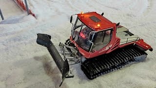 RC Pistenbully Schneeraupe Schneepflug Pistenraupe Faszination Modellbau Friedrichshafen 2014 HD [upl. by Adnamal]