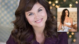 Tiffani Thiessen celebrates 50th birthday by posing in nothing but a bedsheet [upl. by Merari337]