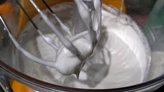 Whisking two egg whites with the Ankarsrum Stand Mixer Australia [upl. by Maria]